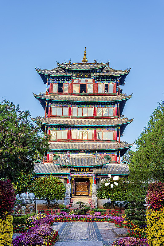 中国云南省丽江市丽江古城狮子山万古楼图片素材