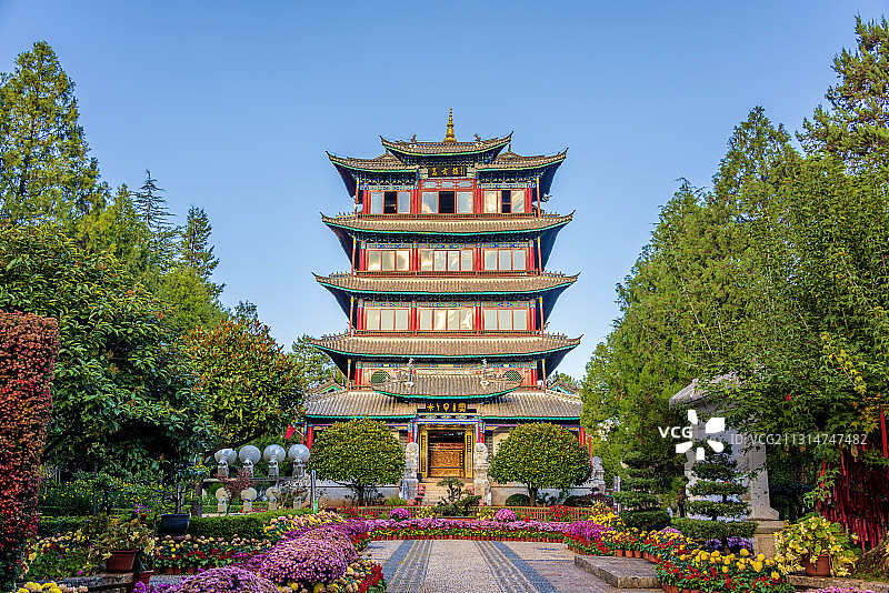 中国云南省丽江市丽江古城狮子山万古楼图片素材