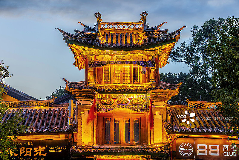 中国云南省丽江市丽江古城四方街夜景图片素材