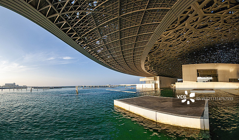 阿联酋阿布扎比水上“卢浮宫”中央大厅图片素材