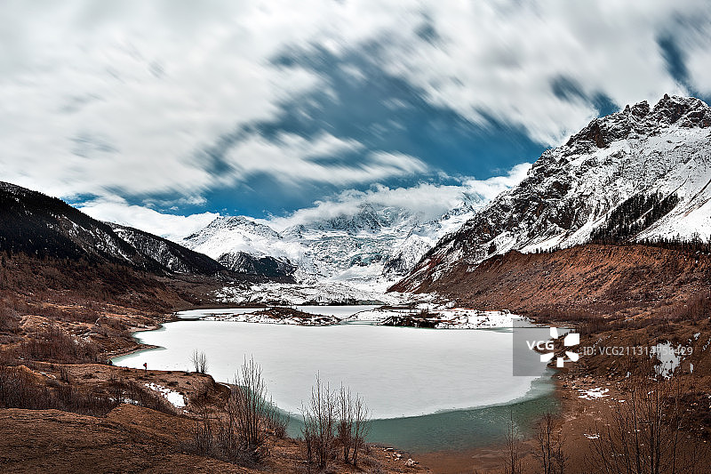 西藏米堆冰川美景图片素材