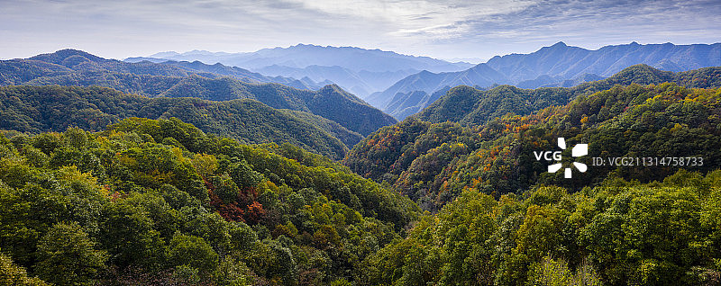 豫西山区蜿蜒的乡村公路图片素材
