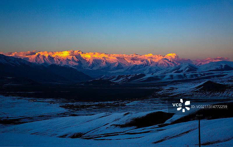 公格尔峰和公格尔九别峰图片素材