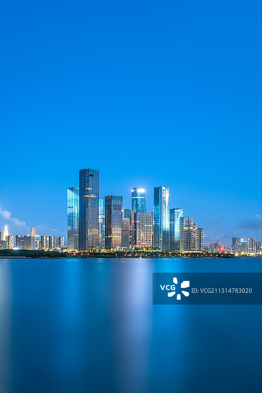 深圳前海自贸区和欢乐港湾湾区之光摩天轮图片素材