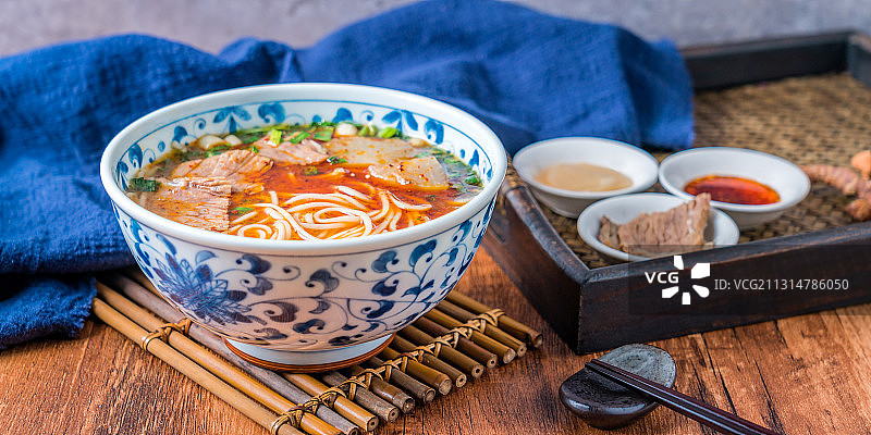 甘肃兰州传统美食一碗兰州拉面图片素材