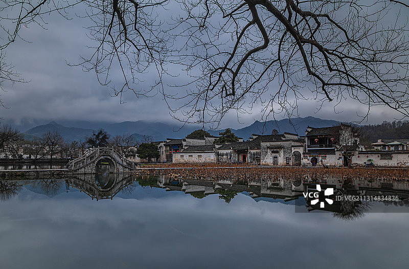 冬天的安徽黄山宏村南湖图片素材