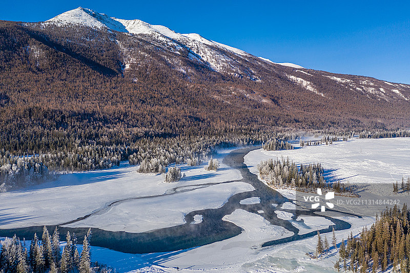 新疆阿勒泰地区喀纳斯冬季冰雪童话世界图片素材