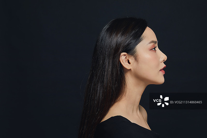 时尚妆容女性侧脸特写图片素材