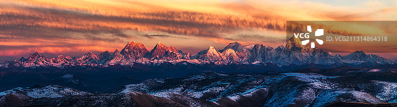 贡嘎山全景图片素材