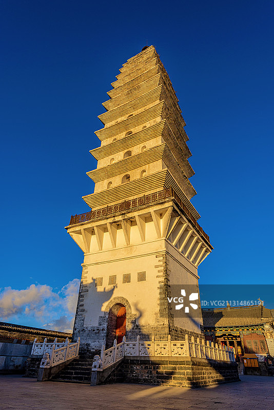 中国云南省大理鸡足山金顶寺楞严宝塔图片素材