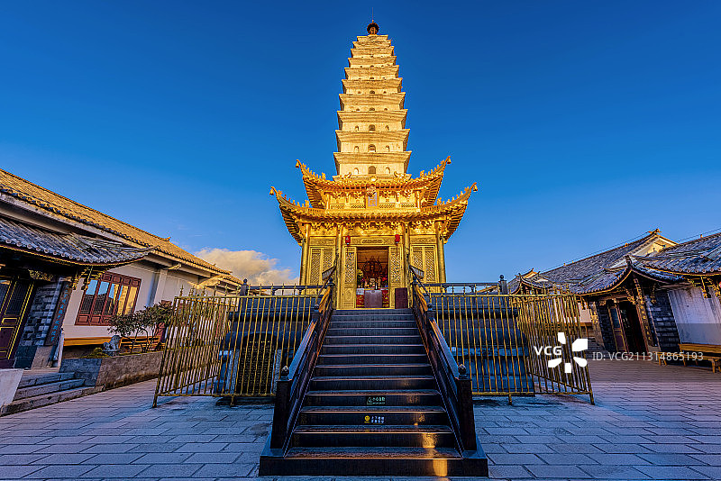 中国云南省大理鸡足山金顶寺楞严宝塔图片素材