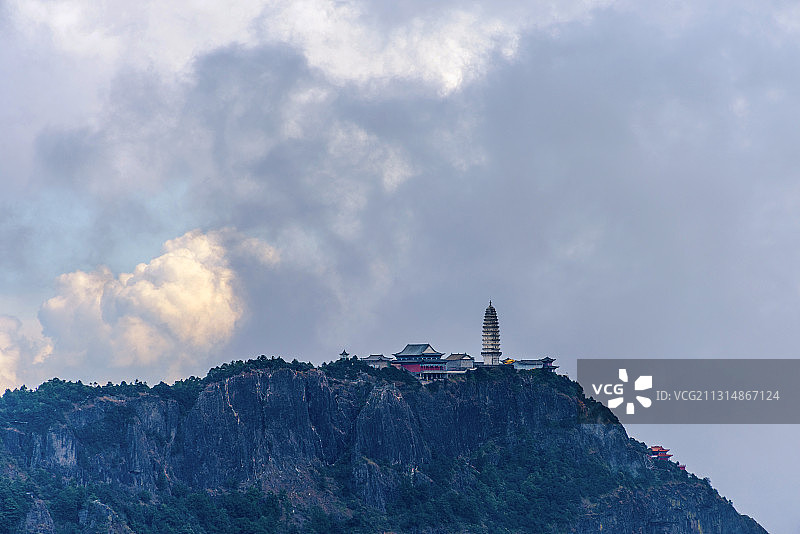 中国云南省大理鸡足山远眺图片素材