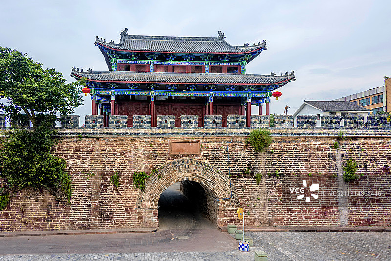 中国四川省凉山州首府西昌市西昌古城安定门图片素材
