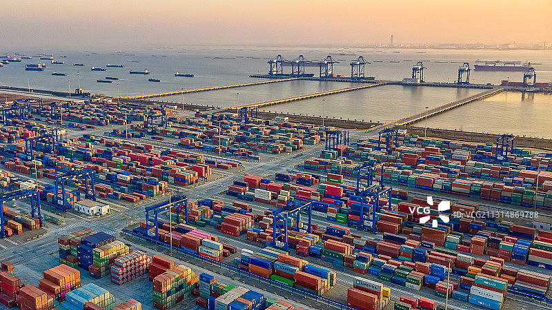 港口作业忙图片素材