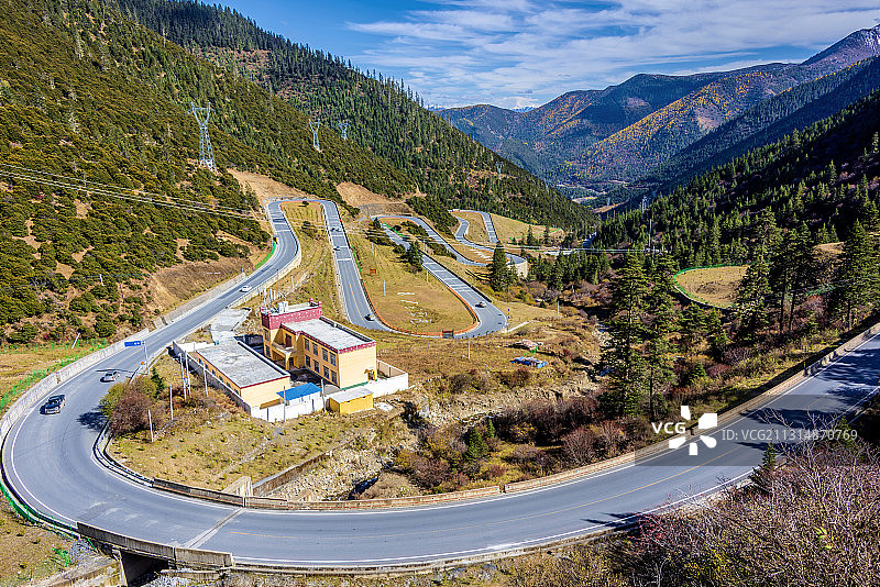 中国四川省甘孜州雅江县天路十八弯图片素材