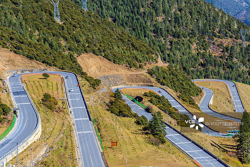 中国四川省甘孜州雅江县天路十八弯图片素材