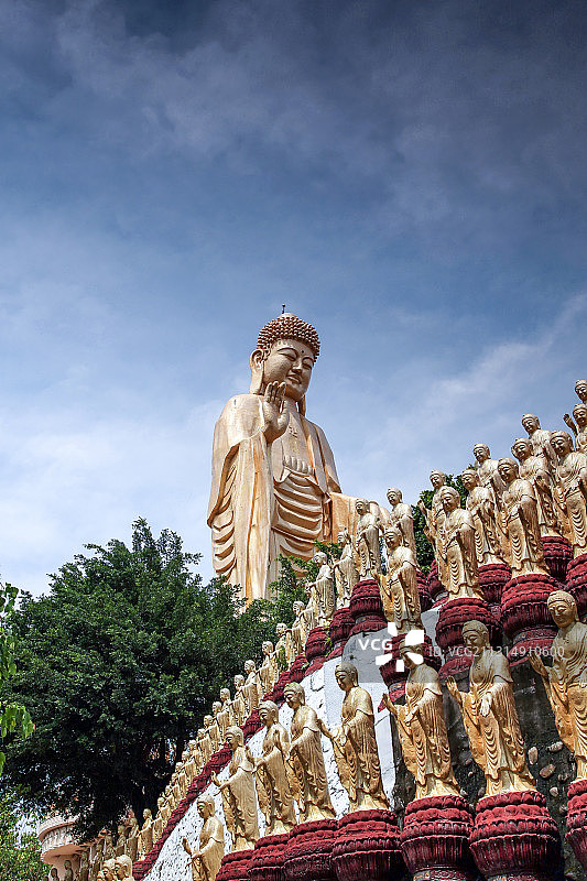 台湾佛光山群佛像图片素材