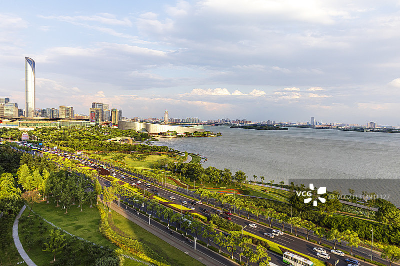 江苏省苏州工业园区，金鸡湖景区，公路，地标建筑图片素材