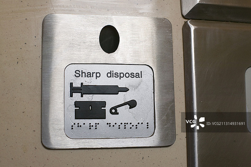 英国黑潭公共厕所的利器回收箱图片素材