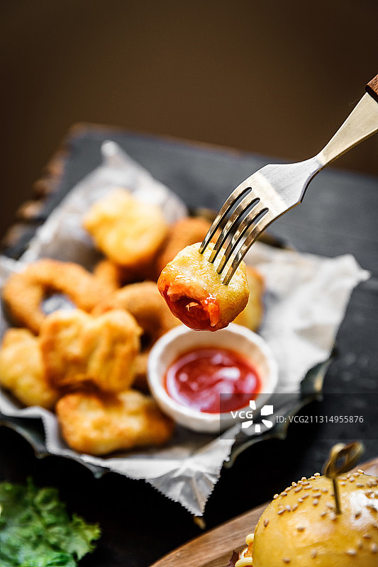 原味炸鸡块佐番茄酱图片素材