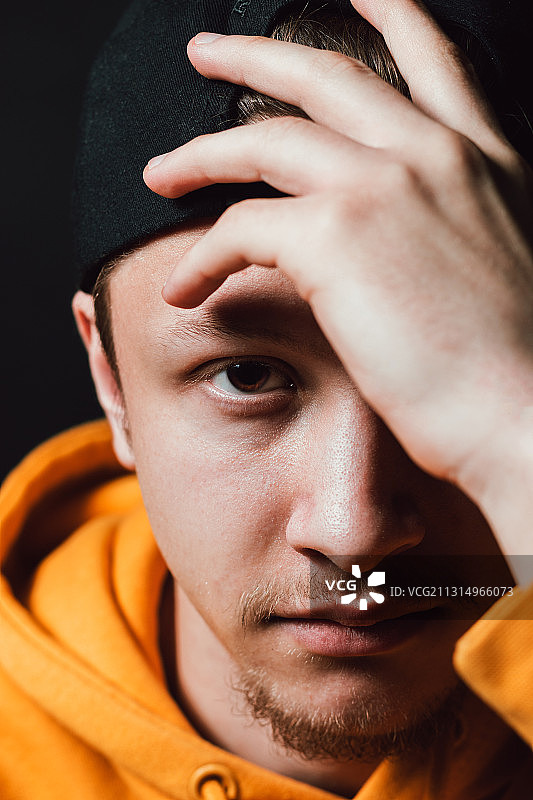 年轻男人特写图片素材