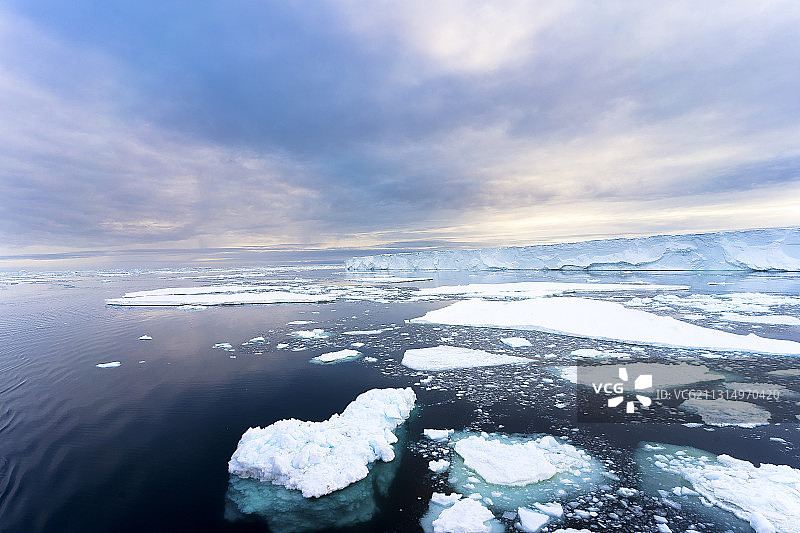 南极格陵兰岛冰的鸟瞰图图片素材