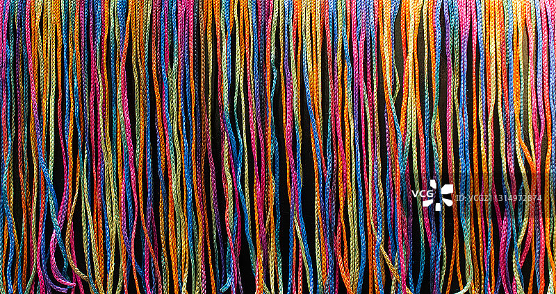 彩色织物全身照图片素材