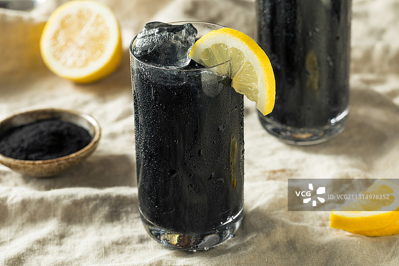 桌子上饮料的特写图片素材