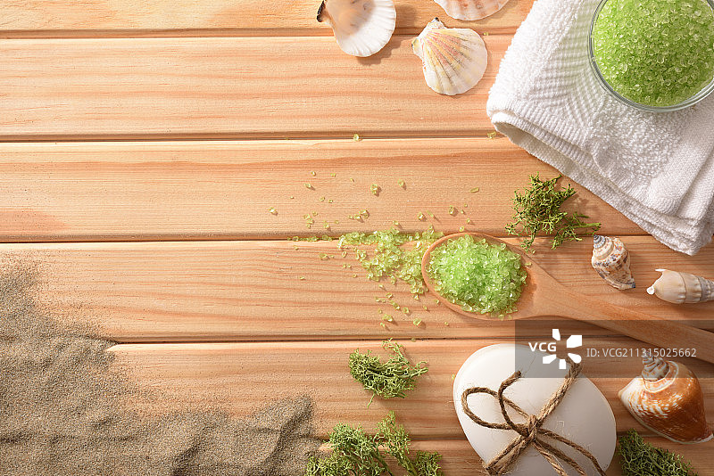 俯拍桌上的水疗产品图片素材