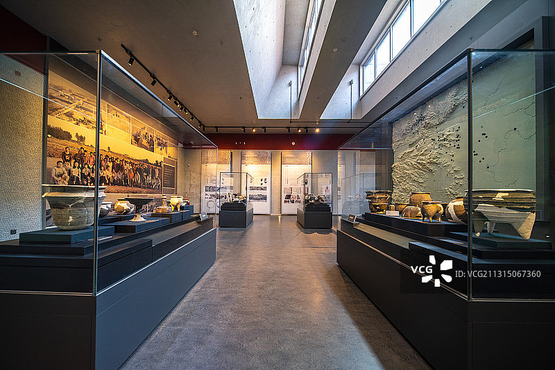 河南洛阳二里头夏都遗址博物馆室内展厅图片素材