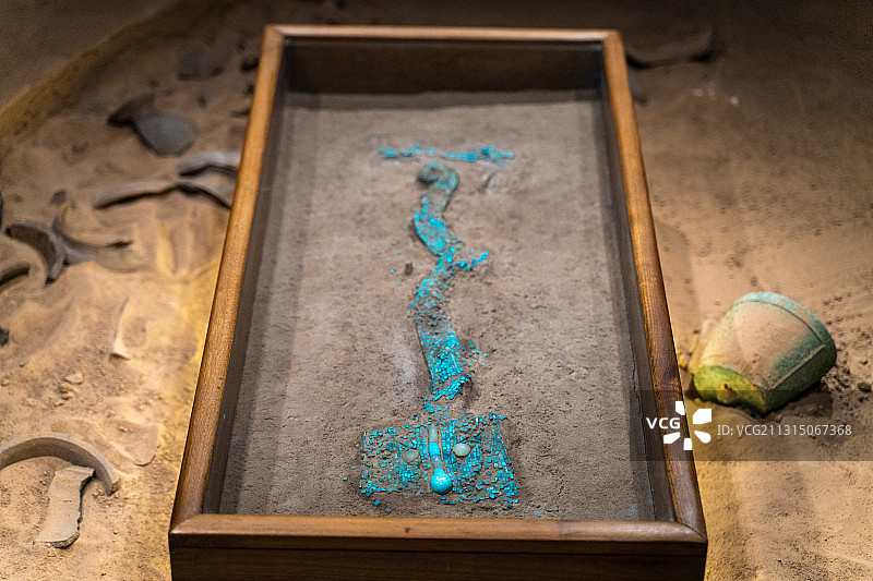 河南洛阳二里头夏都遗址博物馆馆藏精品绿松石龙形器图片素材