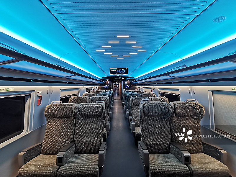 京张高铁复兴号智能动车组一等座车厢图片素材