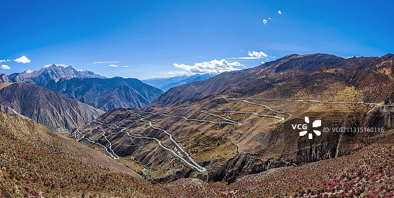 中国西藏昌都市八宿县业拉山怒江72拐全景图片素材