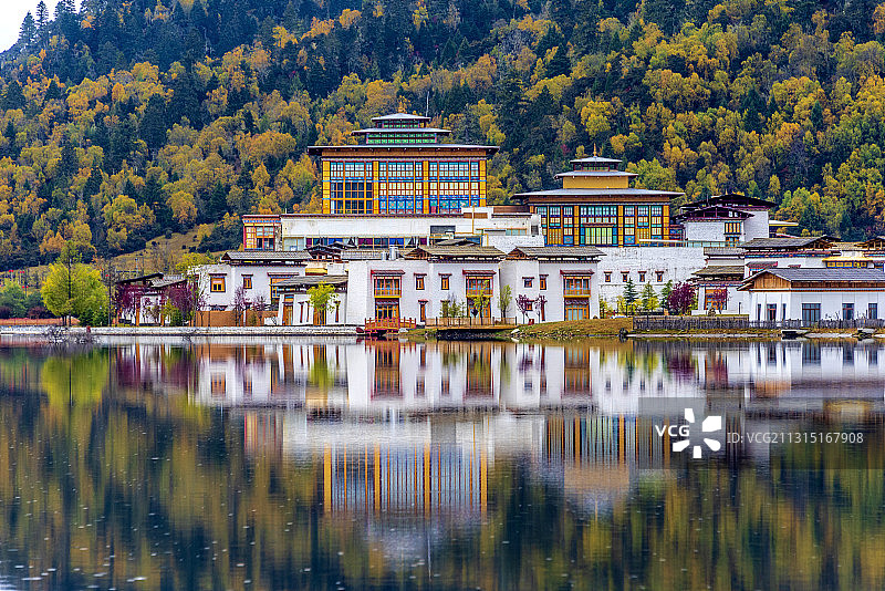 中国西藏林芝鲁朗扎塘鲁措湖风光图片素材