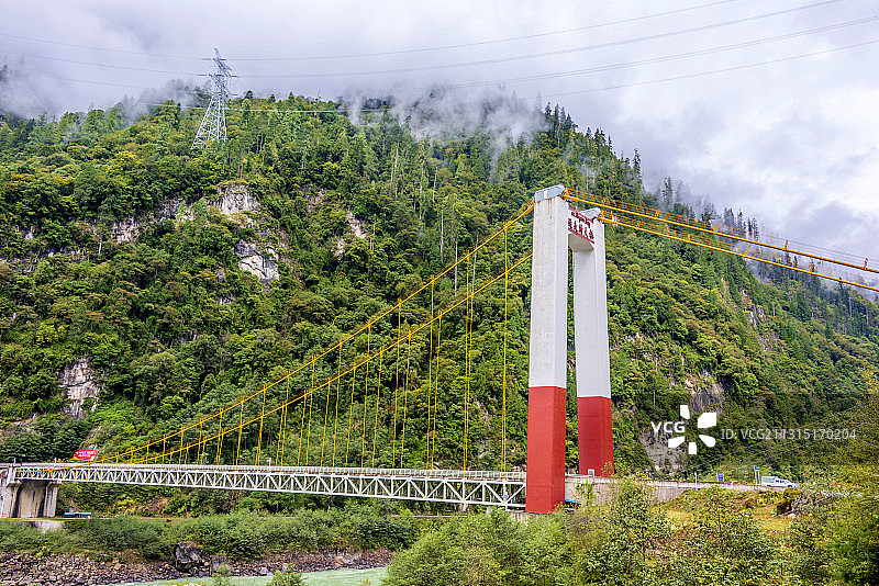 中国西藏林芝市波密县通麦特大桥图片素材