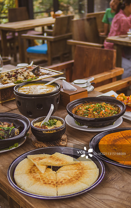 一桌好菜就只来了我自己图片素材