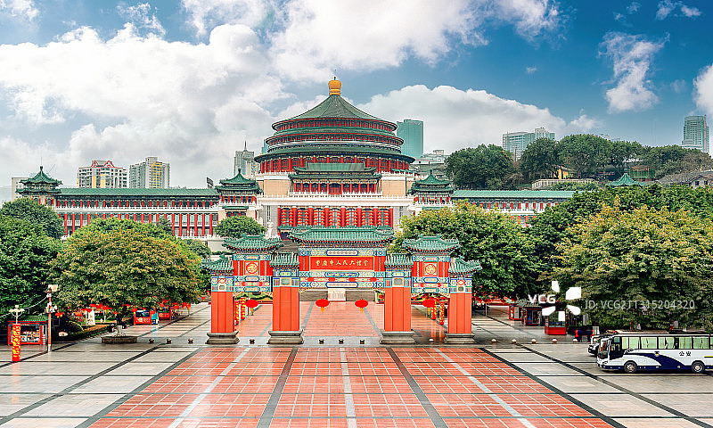 重庆人民大礼堂正面全景图片素材