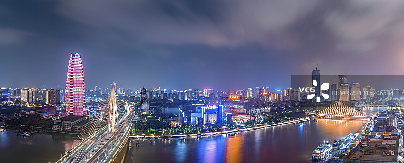 夜色下的宁波财富中心图片素材