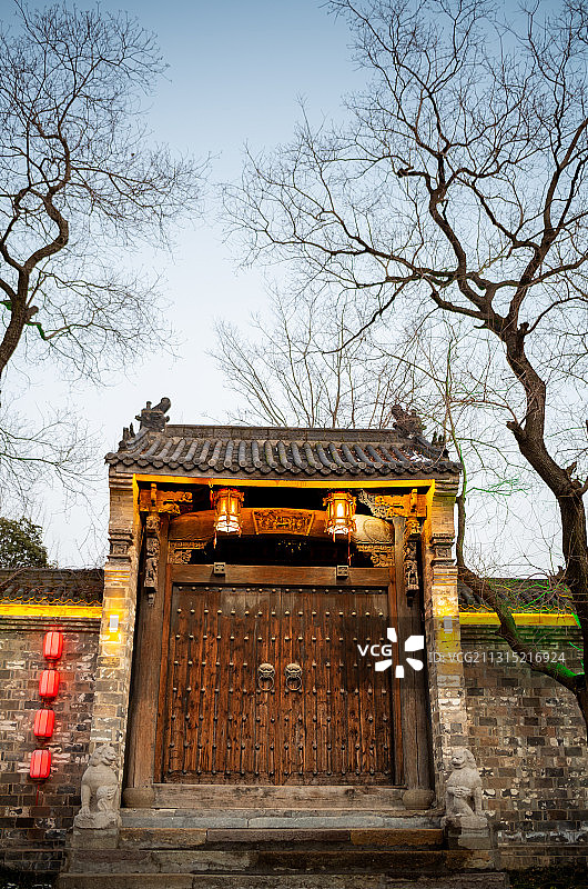 安徽省阜阳市颍上县八里河风景区明清苑夜景图片素材