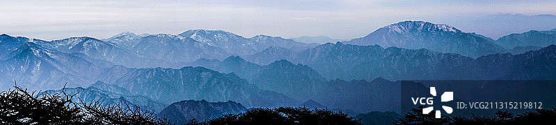 展开的山水画卷图片素材