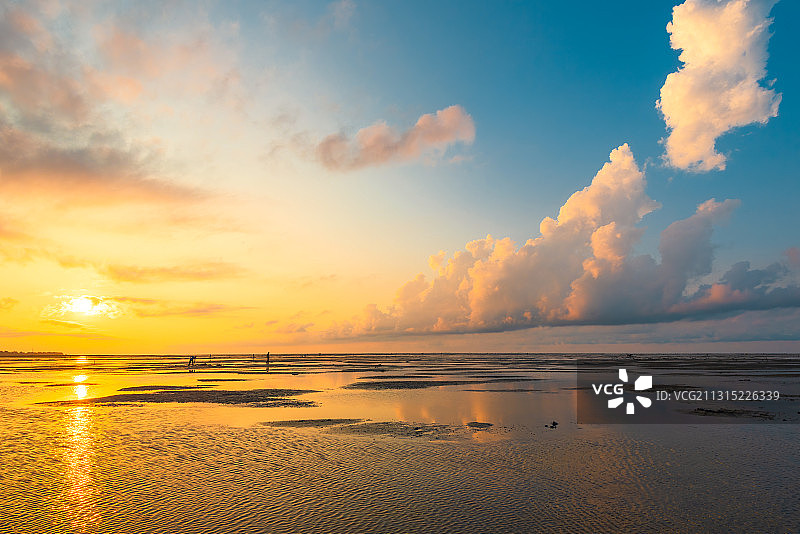 广西北海涠洲岛海滩日出图片素材