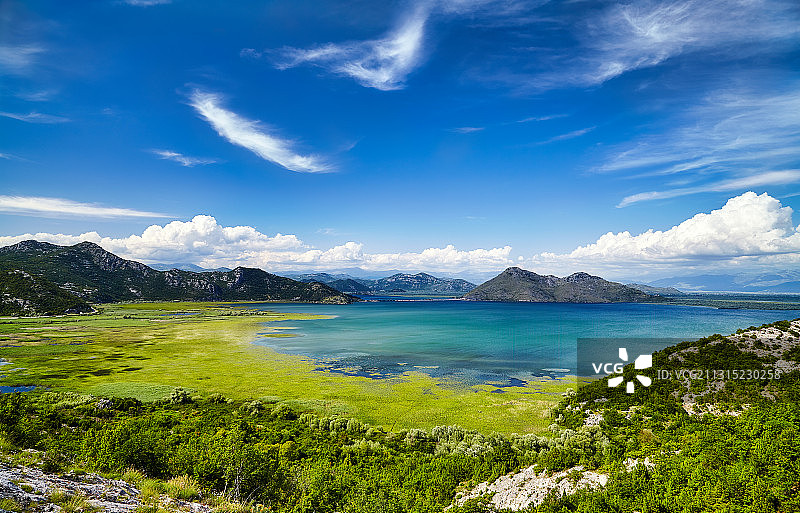 湖对天空的风景图片素材