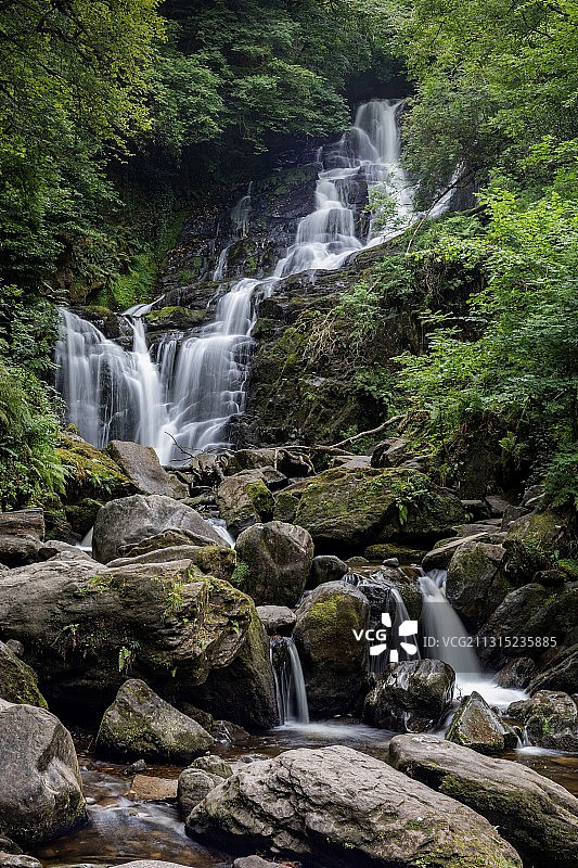 爱尔兰马克罗斯森林瀑布风景图片素材