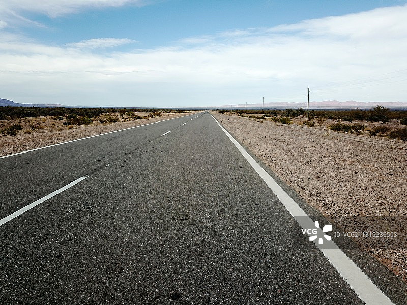 阿根廷拉里奥哈乡村空旷道路图片素材