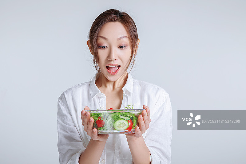 年青女子,惊讶,蔬菜沙拉,轻食图片素材