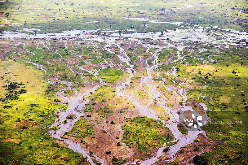 从空中俯瞰马拉维希雷河谷被洪水摧毁的农田图片素材