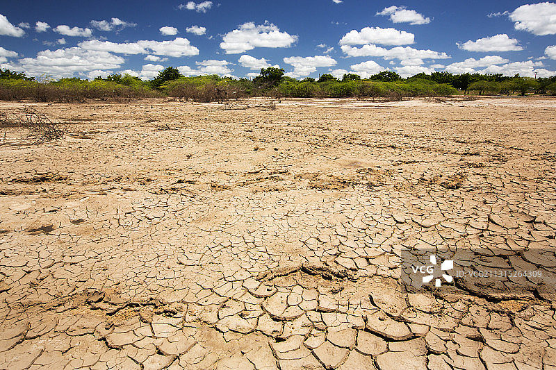 马拉维遭遇有史以来最严重的洪水后，邦古拉被洪水淹没的农田开始干涸。图片素材