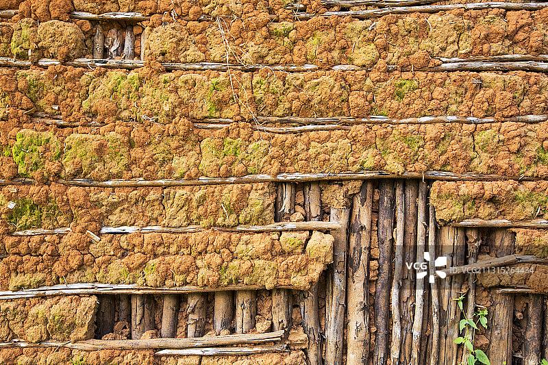 马拉维是世界上最贫穷的国家之一，许多人仍然住在传统的茅草泥屋里。图片素材