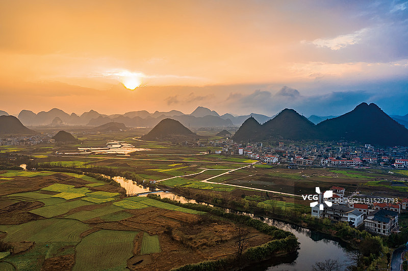 航拍贵州安顺最美乡村小河湾图片素材