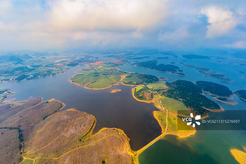 航拍贵州安顺红枫湖图片素材